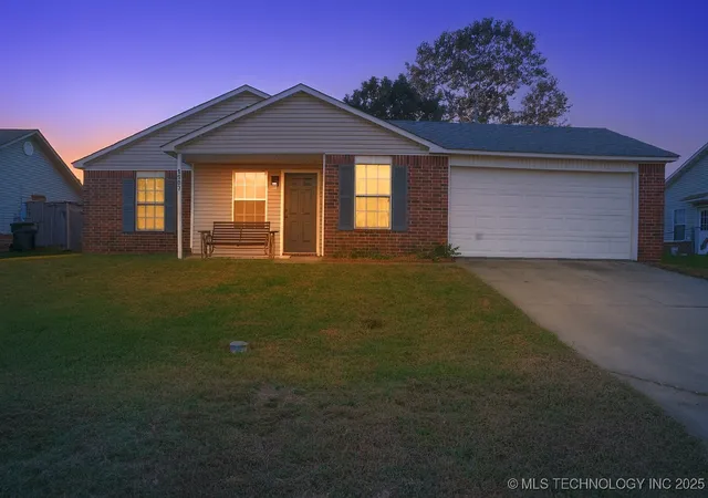 Photo 1 of Single family home for sale at 1907 N Chambers Ave, Claremore, OK 74017 | MLS# 2544586 | Listing updated on 2026-09-17