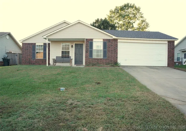 Photo 2 of Single family home for sale at 1907 N Chambers Ave, Claremore, OK 74017 | MLS# 2544586 | Listing updated on 2026-09-17
