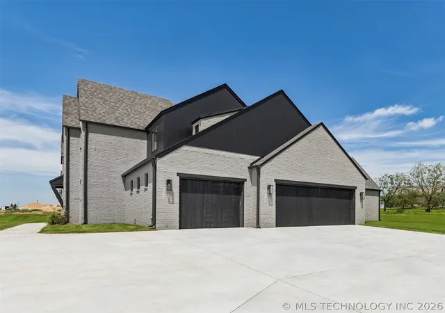 Homes for sale in Owasso, OK | 8323 E 111th St, Owasso, OK 74055 | MLS# 2544649