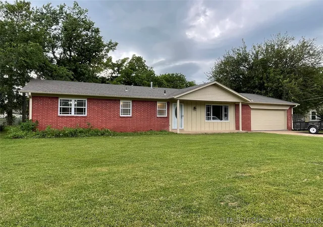 Homes for sale in Jenks, OK | 422 N Forest St, Jenks, OK 74037 | MLS# 2544710