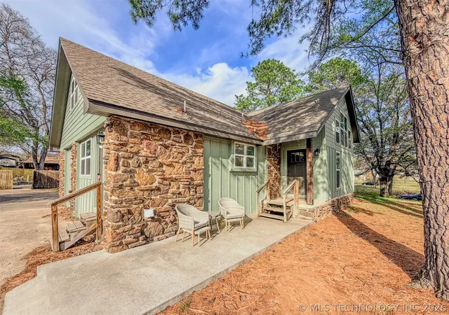 Photo 2 of Single family home for sale at 305 Wheeler St, Tahlequah, OK 74464 | MLS# 2544500 | Listing updated on 2026-08-20