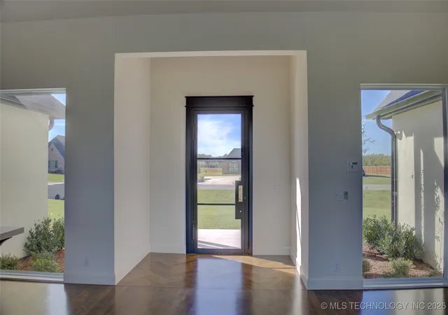Photo 2 of Sale Pending at 17815 S 42nd Eastavenue, Bixby, OK 74008 | MLS# 2545514 | Listing updated on 2026-08-20