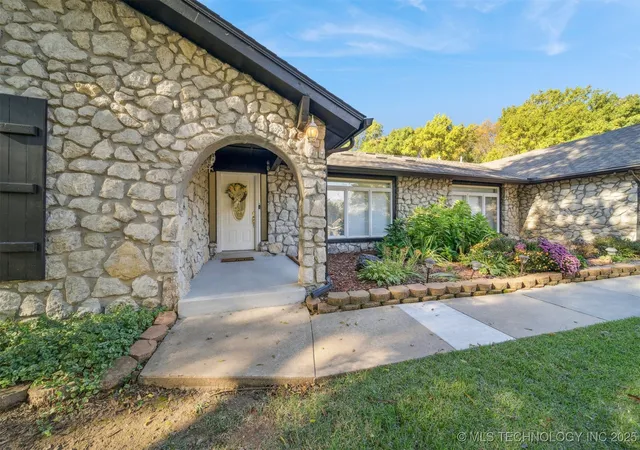 Photo 3 of Single family home for sale at 21780 E 66th Circle S, Broken Arrow, OK 74014 | MLS# 2545942 | Listing updated on 2026-08-24