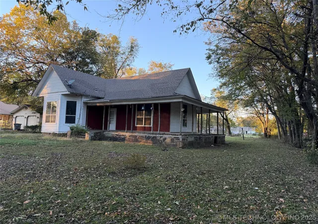 Homes for sale in Wagoner, OK | 921 E Church St, Wagoner, OK 74467 | MLS# 2546268