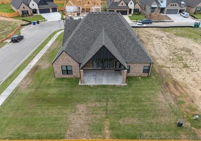 Photo 2 of Single family home for sale at 3925 S Elder Blvd, Broken Arrow, OK 74011 | MLS# 2546570 | Listing updated on 2026-08-20