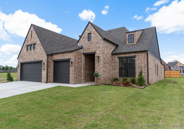 Photo 4 of Single family home for sale at 3925 S Elder Blvd, Broken Arrow, OK 74011 | MLS# 2546570 | Listing updated on 2026-08-20