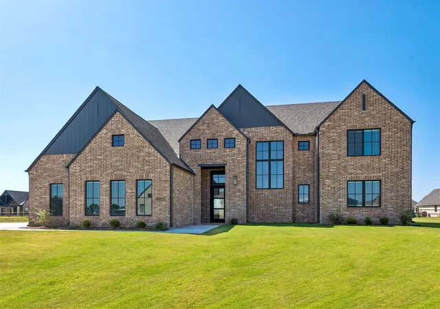 Photo 1 of Single family home for sale at 8222 E 111th St, Owasso, OK 74055 | MLS# 2546688 | Listing updated on 2026-08-26