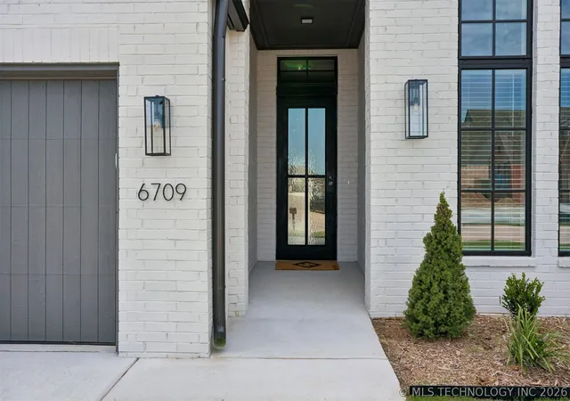 Photo 3 of Single family home for sale at 6709 S Fir Ave, Broken Arrow, OK 74011 | MLS# 2546689 | Listing updated on 2026-07-15