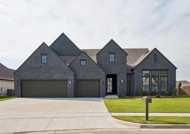 Photo 1 of Single family home for sale at 2803 W Tucson Ct, Broken Arrow, OK 74011 | MLS# 2546693 | Listing updated on 2026-09-01