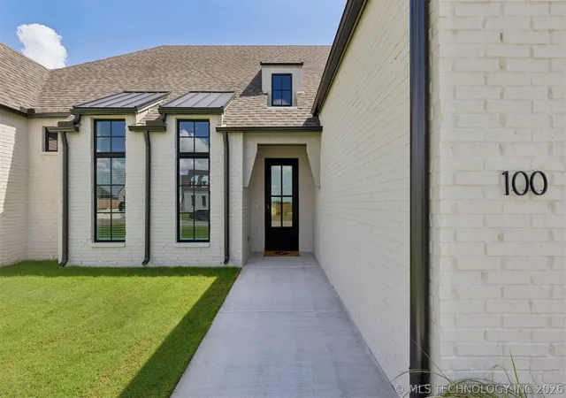 Photo 3 of Single family home for sale at 100 E 164th Place S, Glenpool, OK 74033 | MLS# 2546695 | Listing updated on 2026-08-20