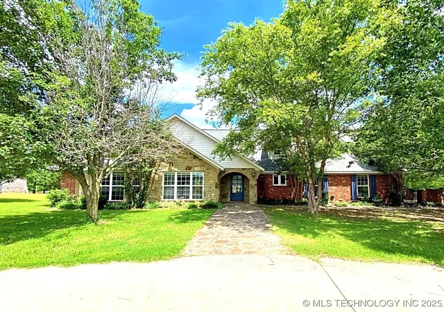 Homes for sale in Stigler, OK | 2009 Trailwood St, Stigler, OK 74462 | MLS# 2547088