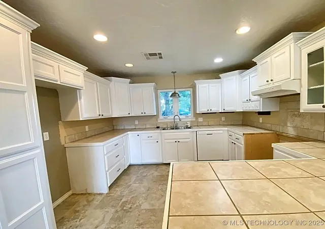 Homes for sale in Stigler, OK | 2009 Trailwood St, Stigler, OK 74462 | MLS# 2547088