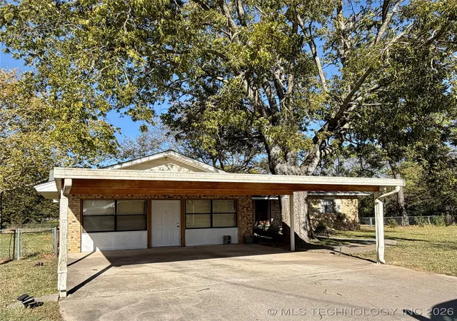 Homes for sale in Coalgate, OK | 402 S Cowley Ave, Coalgate, OK 74538 | MLS# 2547107