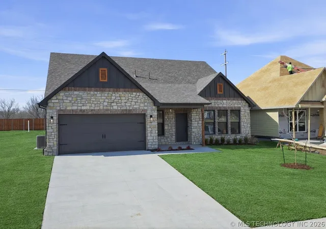 Photo 1 of Sale Pending at 4924 N Walnut Ave, Broken Arrow, OK 74012 | MLS# 2547211 | Listing updated on 2026-08-20