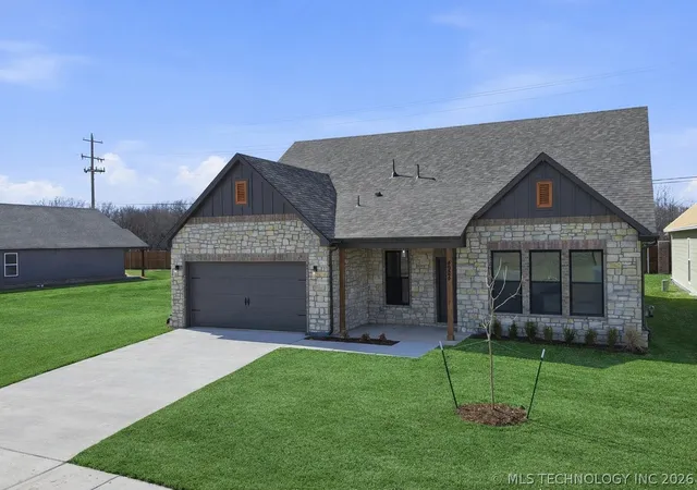 Photo 2 of Sale Pending at 4924 N Walnut Ave, Broken Arrow, OK 74012 | MLS# 2547211 | Listing updated on 2026-08-20