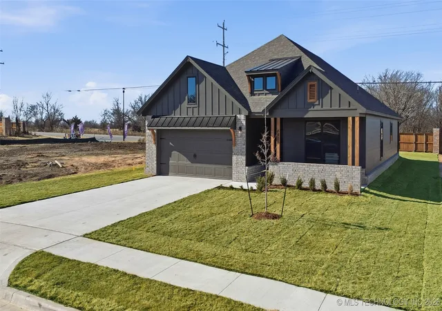 Photo 3 of Sale Pending at 4904 N Walnut Ave, Broken Arrow, OK 74012 | MLS# 2547230 | Listing updated on 2026-08-20