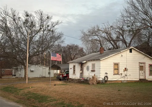 Photo 2 of Sale Pending at 501 W Elm St, Fort Gibson, OK 74434 | MLS# 2547289 | Listing updated on 2026-08-26