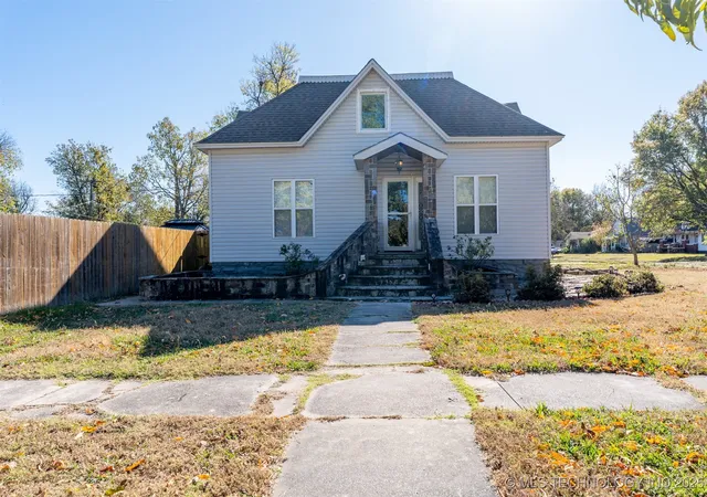 Homes for sale in Okemah, OK | 202 S 7th St, Okemah, OK 74859 | MLS# 2547358