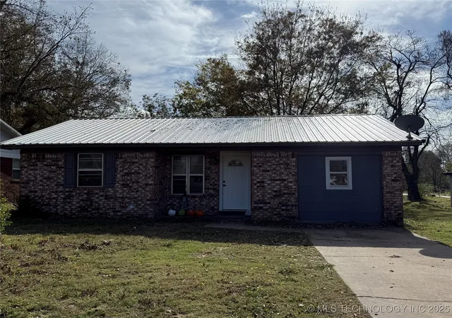 Homes for sale in Stigler, OK | 404 F St, Stigler, OK 74462 | MLS# 2547117