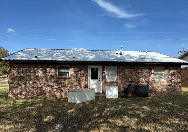 Homes for sale in Stigler, OK | 404 F St, Stigler, OK 74462 | MLS# 2547117