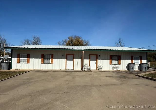 1st image of 1006 N 1st St, Quinton, OK 74561 | MLS# 2547133