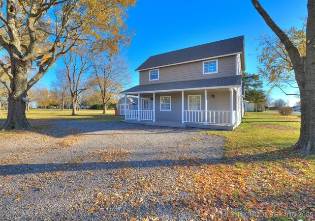 Photo 3 of Single family home for sale at 201 E Cherokee St, Talala, OK 74080 | MLS# 2547383 | Listing updated on 2026-08-20