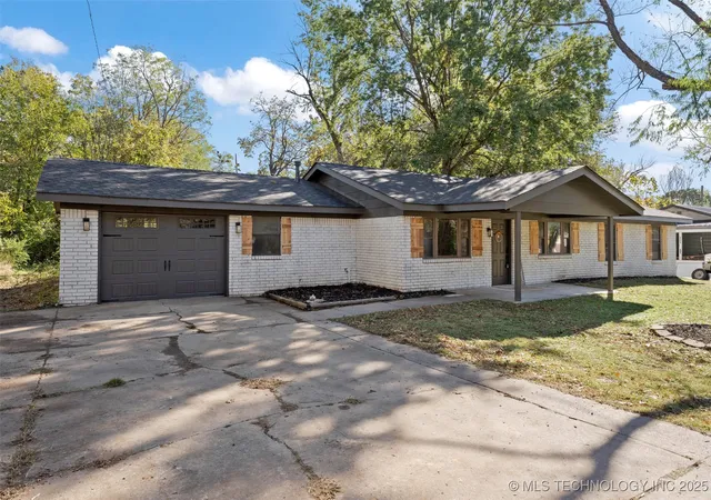 Homes for sale in Pryor, OK | 7 N Ora St, Pryor, OK 74361 | MLS# 2545541