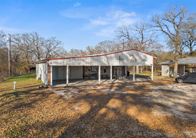 Photo 2 of Single family home for sale at 8596 State Hwy 199, Ardmore, OK 73401 | MLS# 2547606 | Listing updated on 2026-08-26