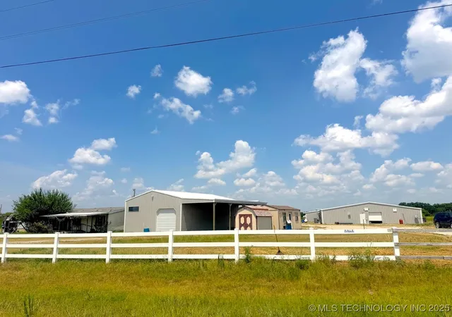 Photo 1 of Sale Pending at 20211 Cedar Rd, Henryetta, OK 74437 | MLS# 2547895 | Listing updated on 2026-08-20