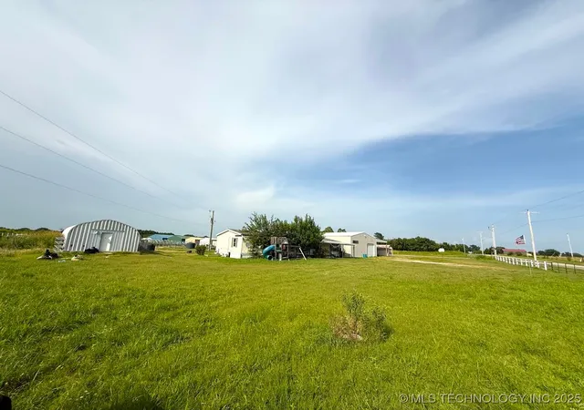 Photo 3 of Sale Pending at 20211 Cedar Rd, Henryetta, OK 74437 | MLS# 2547895 | Listing updated on 2026-08-20