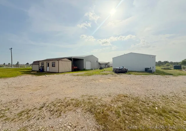 Photo 3 of Sale Pending at 20211 Cedar Rd, Henryetta, OK 74437 | MLS# 2547895 | Listing updated on 2026-08-20