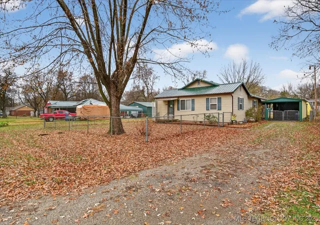 1st image of 715 S Hickory St, Nowata, OK 74048 | MLS# 2547596