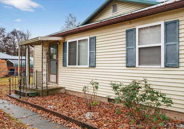 3rd image of 715 S Hickory St, Nowata, OK 74048 | MLS# 2547596