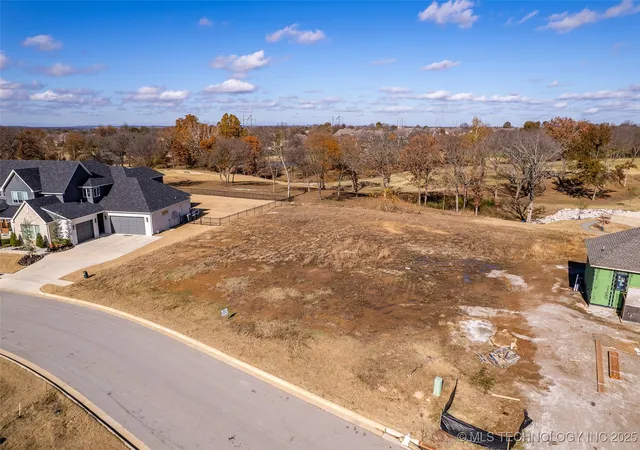 2nd image of 8812 E Elgin St, Broken Arrow, OK 74014 | MLS# 2546722