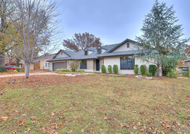 Photo 1 of Sale Pending at 517 Meadowood Dr, Broken Arrow, OK 74011 | MLS# 2548225 | Listing updated on 2026-08-20