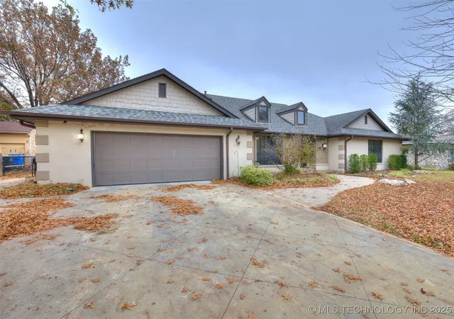 Photo 2 of Sale Pending at 517 Meadowood Dr, Broken Arrow, OK 74011 | MLS# 2548225 | Listing updated on 2026-08-20