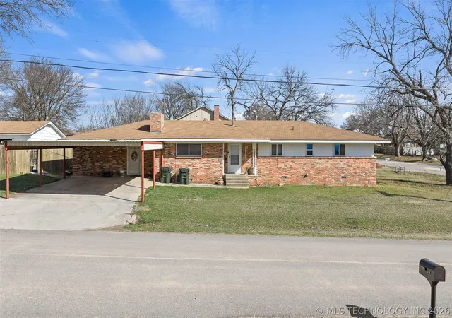 Homes for sale in Sulphur, OK | 901 E 6th St, Sulphur, OK 73086 | MLS# 2548306