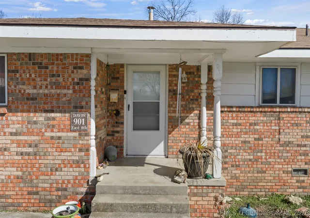 Homes for sale in Sulphur, OK | 901 E 6th St, Sulphur, OK 73086 | MLS# 2548306