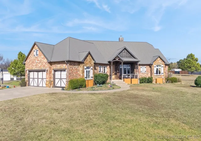 Homes for sale in Cushing, OK | 904 W 9th St, Cushing, OK 74074 | MLS# 2548505