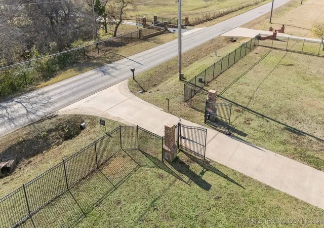 Homes for sale in Cushing, OK | 904 W 9th St, Cushing, OK 74074 | MLS# 2548505