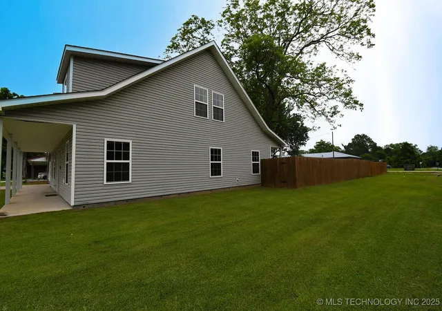 Photo 2 of Single family home for sale at 304 S Blackstone St, Vian, OK 74962 | MLS# 2548664 | Listing updated on 2026-08-20