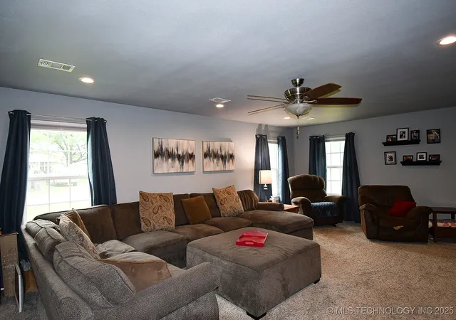 Photo 4 of Single family home for sale at 304 S Blackstone St, Vian, OK 74962 | MLS# 2548664 | Listing updated on 2026-08-20