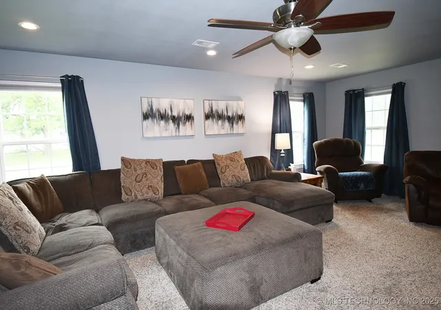 Photo 5 of Single family home for sale at 304 S Blackstone St, Vian, OK 74962 | MLS# 2548664 | Listing updated on 2026-08-20