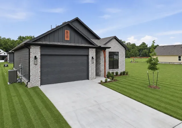 2nd image of 4505 W Van Buren St, Broken Arrow, OK 74011 | MLS# 2548841