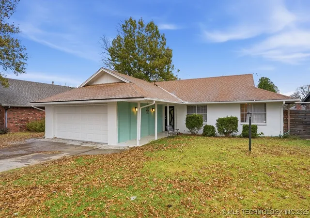 Photo 4 of Sale Pending at 3305 S Ash Pl, Broken Arrow, OK 74012 | MLS# 2548883 | Listing updated on 2026-08-20