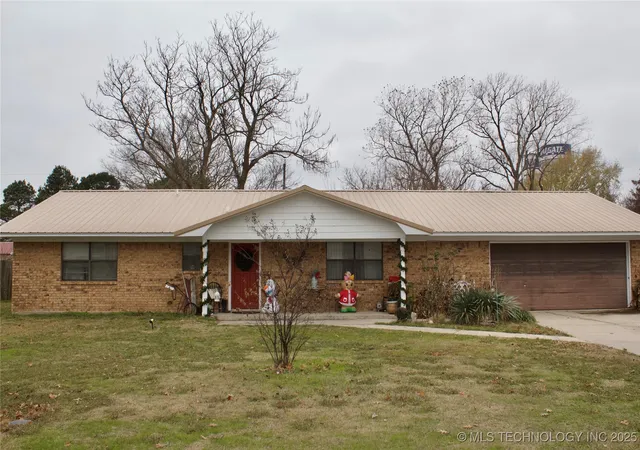 Homes for sale in Coalgate, OK | 107 S Day, Coalgate, OK 74538 | MLS# 2549353