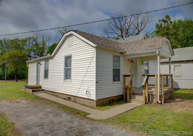 Homes for sale in Tulsa, OK | 4140 W 8Th St, Tulsa, OK 74127 | MLS# 2549431