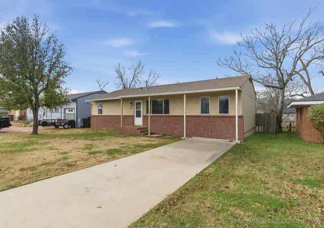 Homes for sale in Bartlesville, OK | 313 N Cummings Ave, Bartlesville, OK 74006 | MLS# 2549110