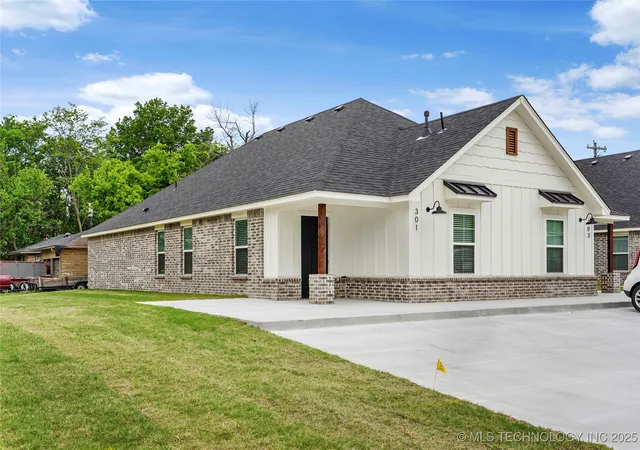 Multi family home for sale at 821 E 11th Street, Claremore, OK 74017 | MLS# 2549629