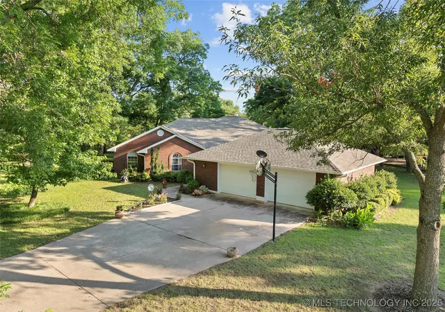 Homes for sale in Lone Grove, OK | 145 Cross Creek, Lone Grove, OK 73401 | MLS# 2549885